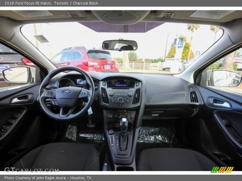 Tectonic / Charcoal Black 2016 Ford Focus SE Hatch