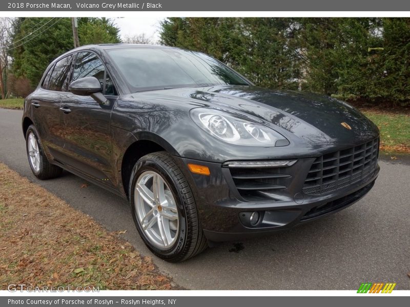 Volcano Grey Metallic / Black 2018 Porsche Macan