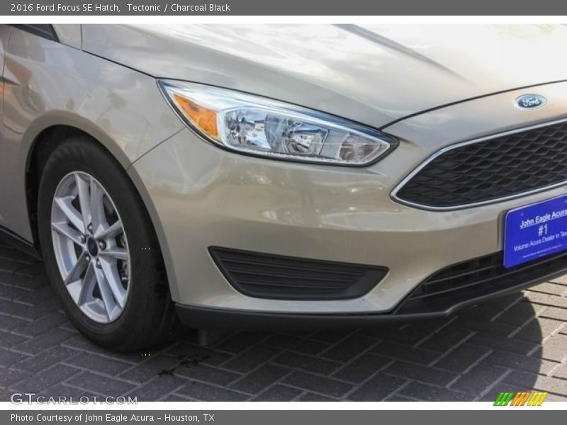 Tectonic / Charcoal Black 2016 Ford Focus SE Hatch