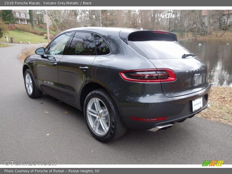 Volcano Grey Metallic / Black 2018 Porsche Macan