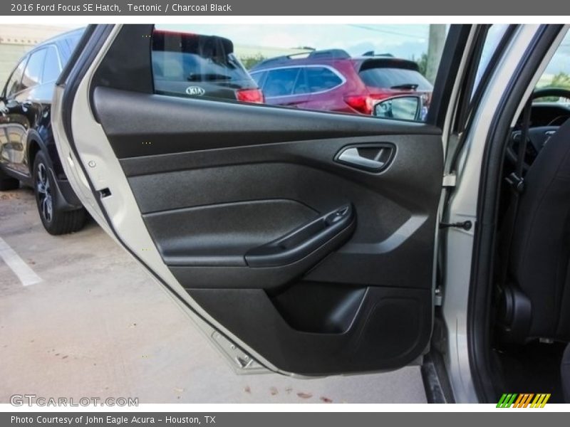 Tectonic / Charcoal Black 2016 Ford Focus SE Hatch