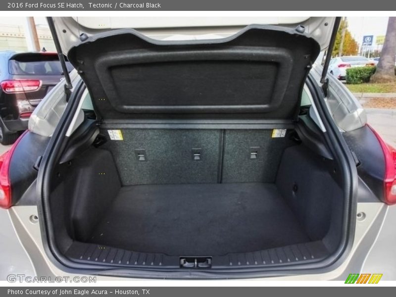 Tectonic / Charcoal Black 2016 Ford Focus SE Hatch