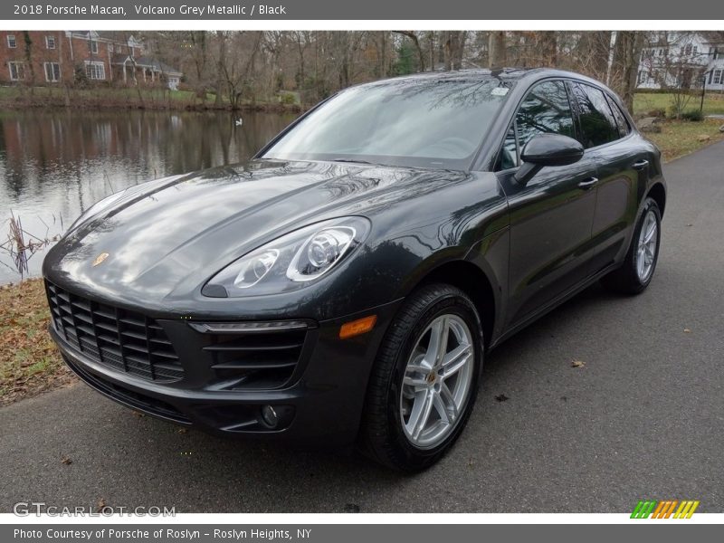 Volcano Grey Metallic / Black 2018 Porsche Macan