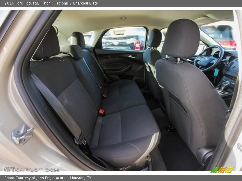 Tectonic / Charcoal Black 2016 Ford Focus SE Hatch