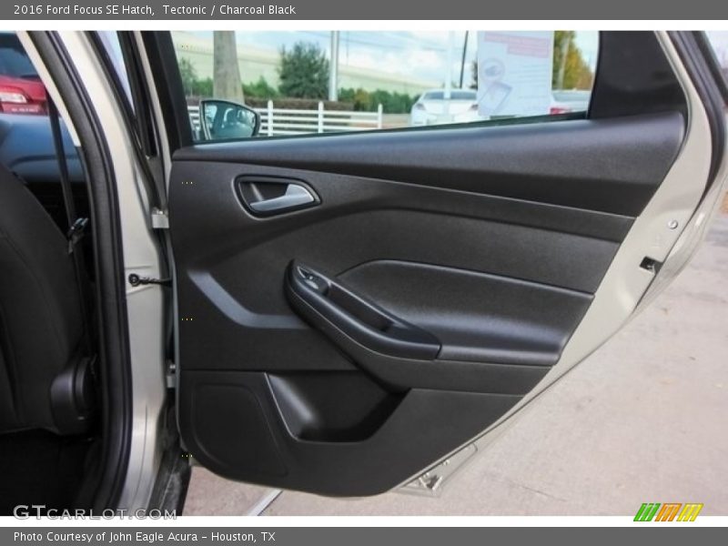 Tectonic / Charcoal Black 2016 Ford Focus SE Hatch