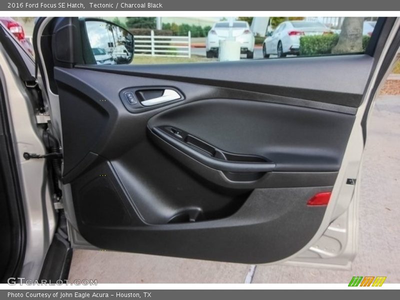Tectonic / Charcoal Black 2016 Ford Focus SE Hatch