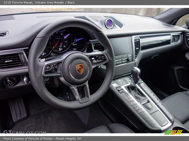 Volcano Grey Metallic / Black 2018 Porsche Macan