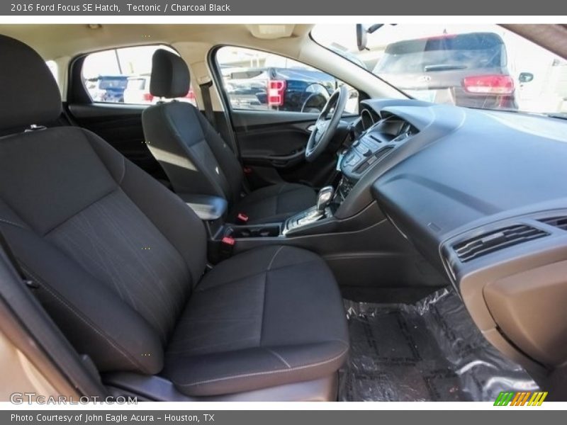 Tectonic / Charcoal Black 2016 Ford Focus SE Hatch