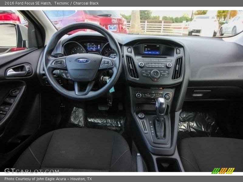 Tectonic / Charcoal Black 2016 Ford Focus SE Hatch