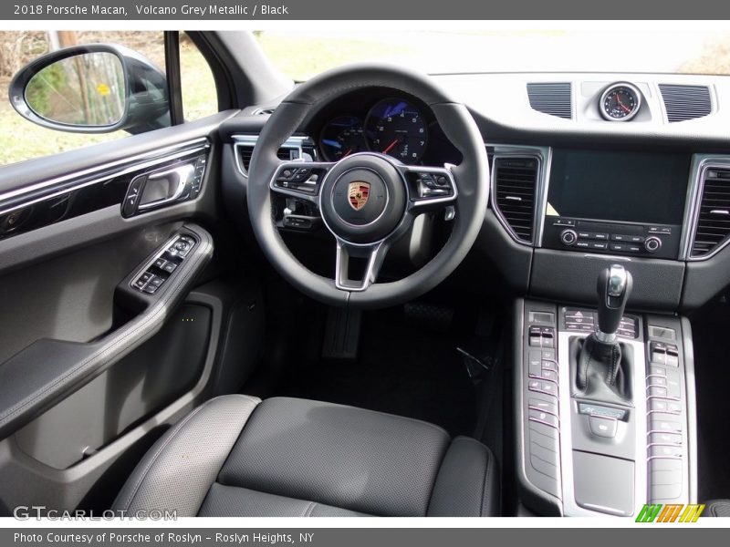Volcano Grey Metallic / Black 2018 Porsche Macan