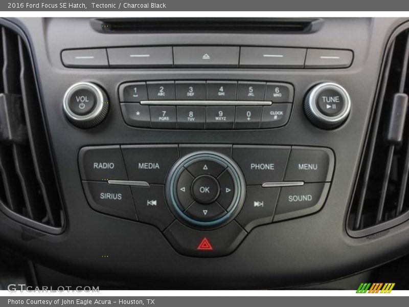 Tectonic / Charcoal Black 2016 Ford Focus SE Hatch