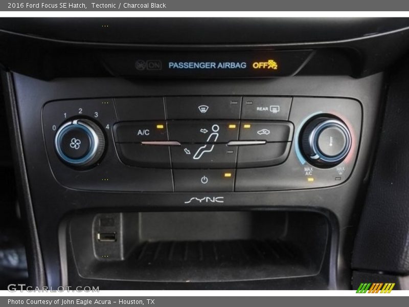 Tectonic / Charcoal Black 2016 Ford Focus SE Hatch