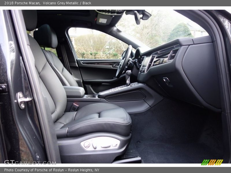 Volcano Grey Metallic / Black 2018 Porsche Macan