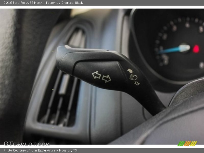 Tectonic / Charcoal Black 2016 Ford Focus SE Hatch