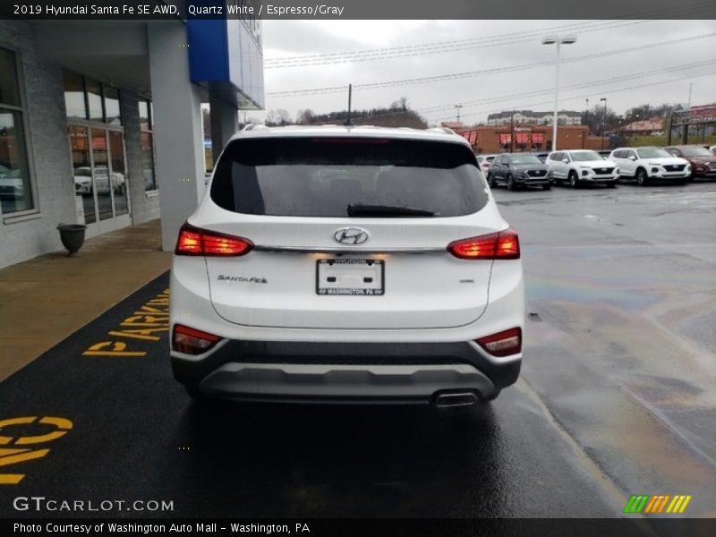 Quartz White / Espresso/Gray 2019 Hyundai Santa Fe SE AWD