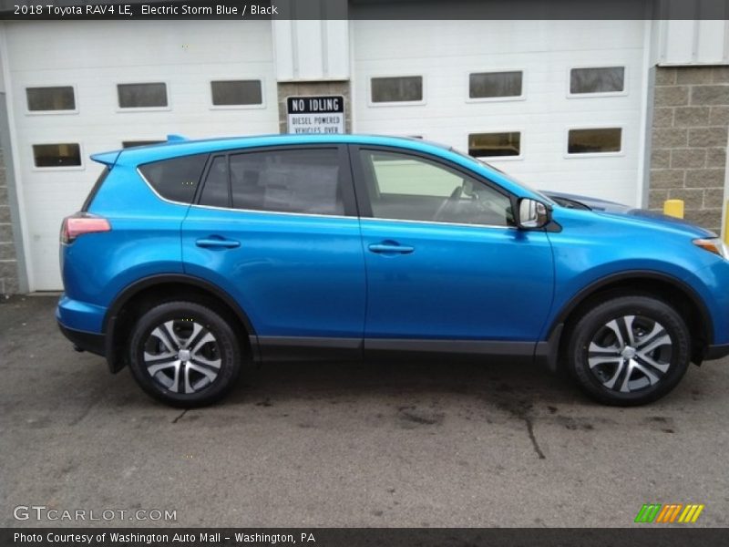 Electric Storm Blue / Black 2018 Toyota RAV4 LE