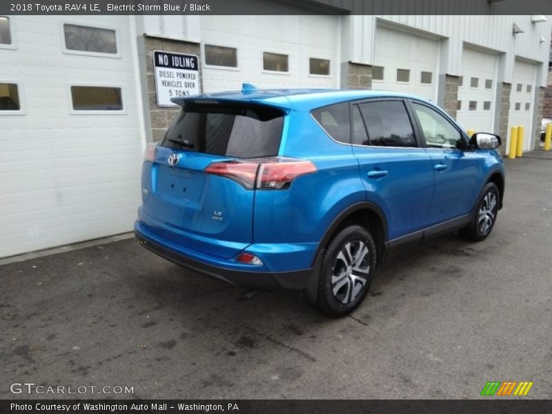 Electric Storm Blue / Black 2018 Toyota RAV4 LE