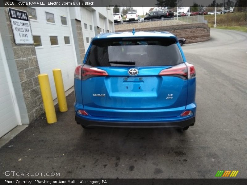 Electric Storm Blue / Black 2018 Toyota RAV4 LE