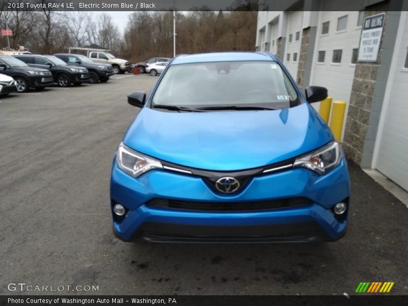 Electric Storm Blue / Black 2018 Toyota RAV4 LE