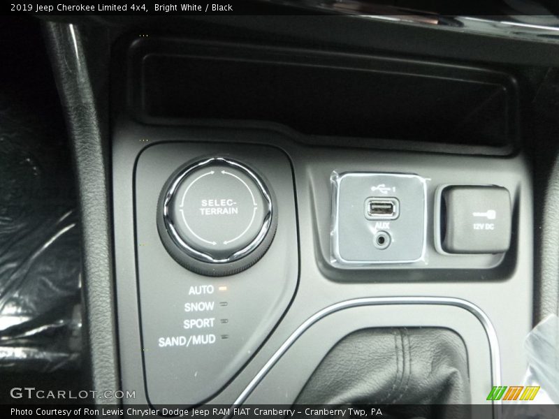 Bright White / Black 2019 Jeep Cherokee Limited 4x4