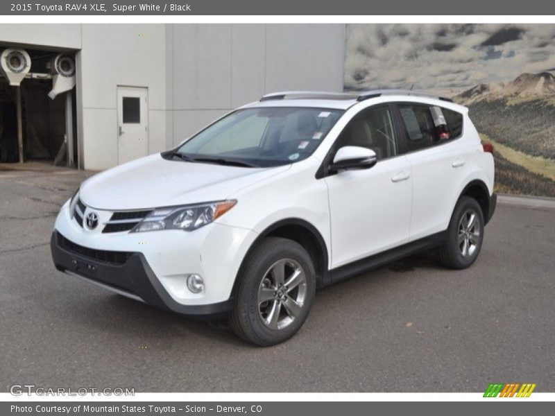 Super White / Black 2015 Toyota RAV4 XLE