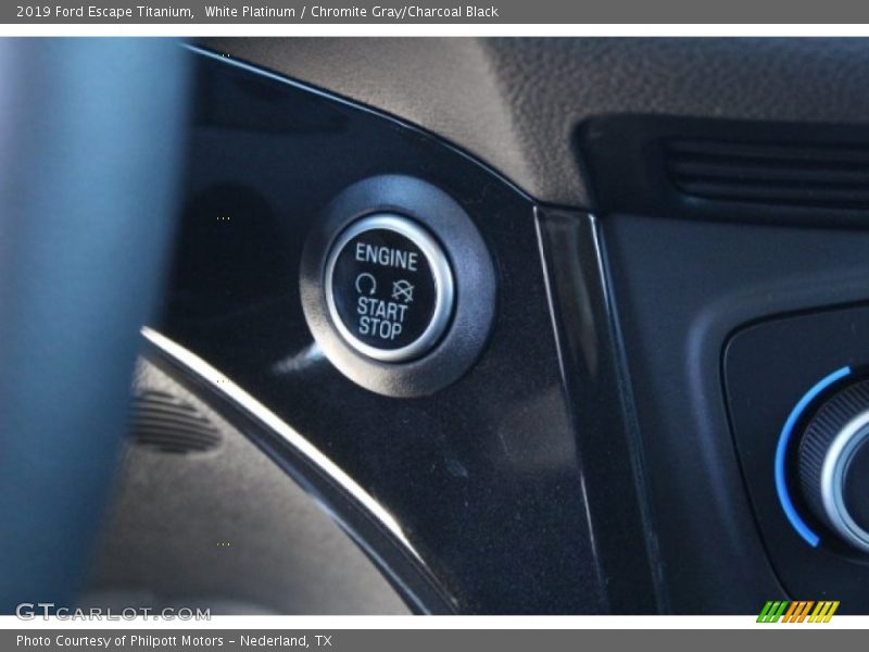 White Platinum / Chromite Gray/Charcoal Black 2019 Ford Escape Titanium