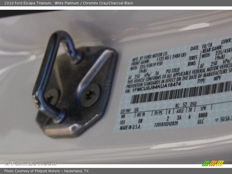 White Platinum / Chromite Gray/Charcoal Black 2019 Ford Escape Titanium