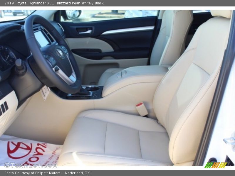 Blizzard Pearl White / Black 2019 Toyota Highlander XLE