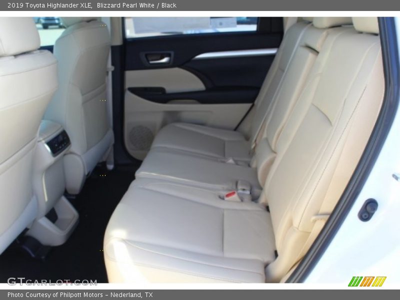 Blizzard Pearl White / Black 2019 Toyota Highlander XLE