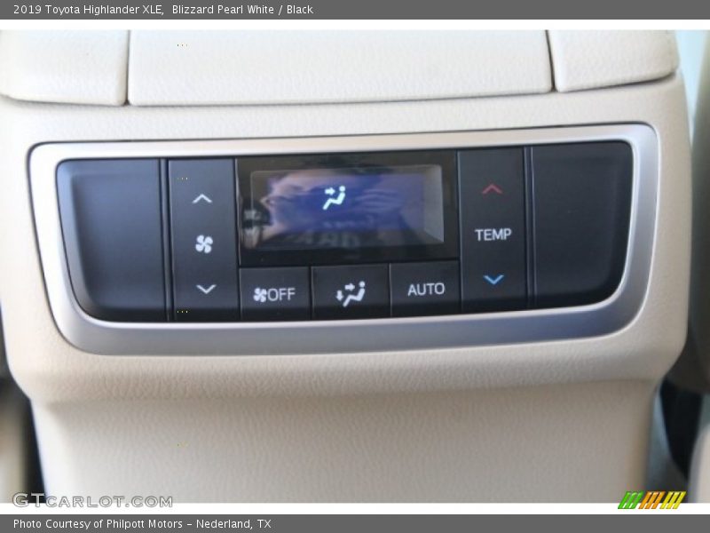 Blizzard Pearl White / Black 2019 Toyota Highlander XLE