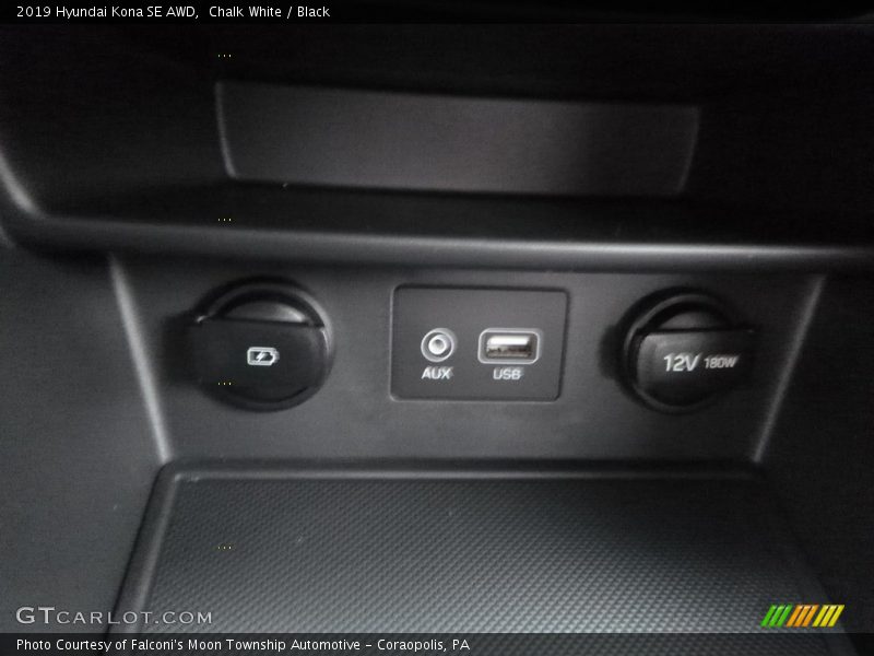 Chalk White / Black 2019 Hyundai Kona SE AWD