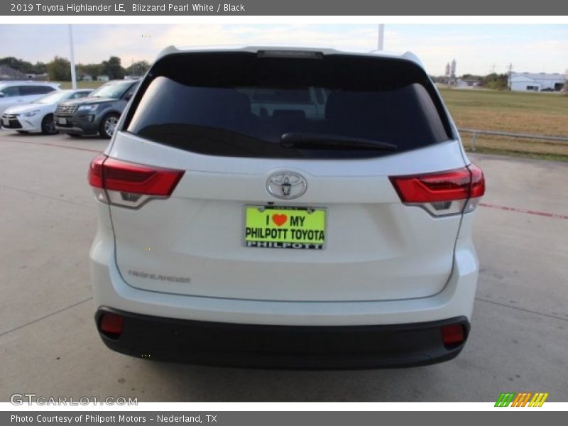 Blizzard Pearl White / Black 2019 Toyota Highlander LE