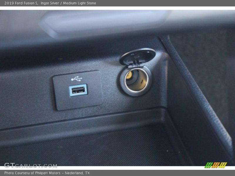 Ingot Silver / Medium Light Stone 2019 Ford Fusion S