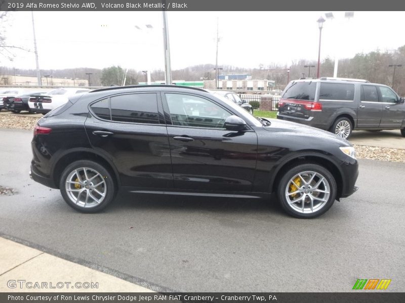 Volcano Black Metallic / Black 2019 Alfa Romeo Stelvio AWD