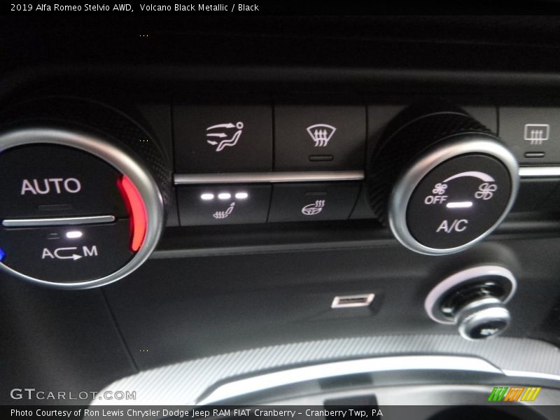 Volcano Black Metallic / Black 2019 Alfa Romeo Stelvio AWD