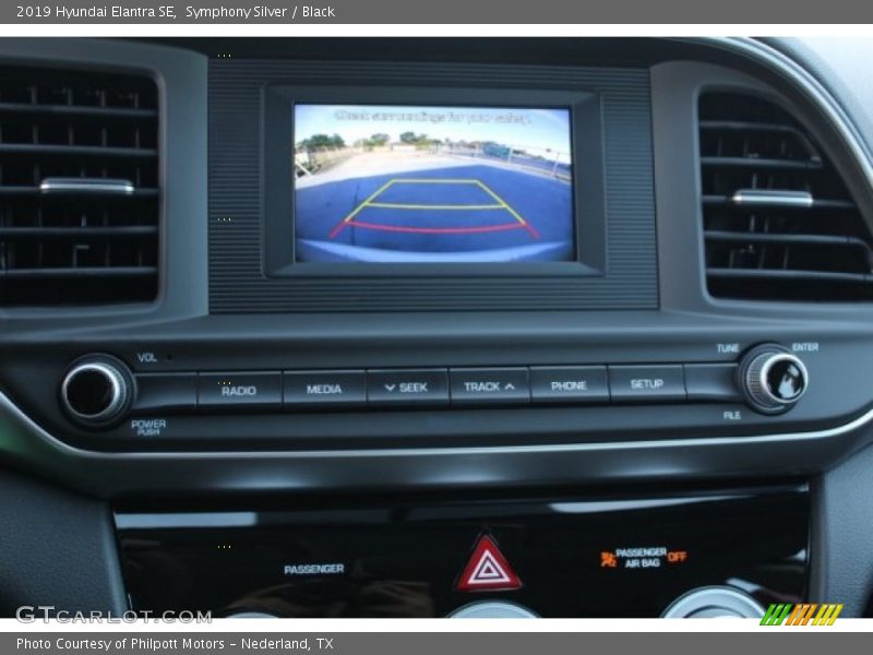 Symphony Silver / Black 2019 Hyundai Elantra SE