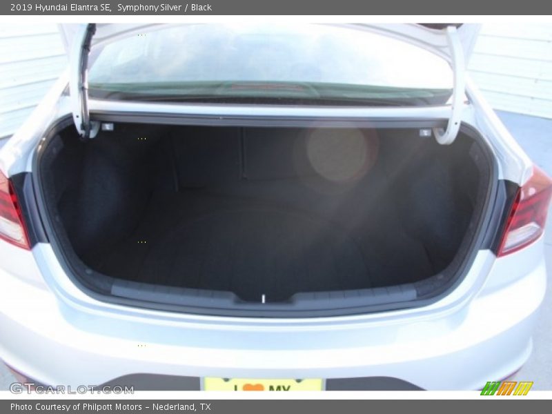 Symphony Silver / Black 2019 Hyundai Elantra SE