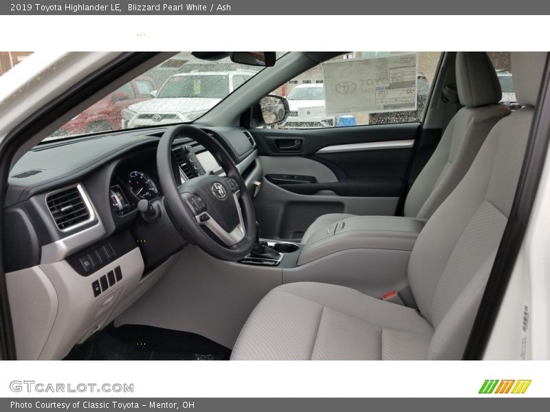 Blizzard Pearl White / Ash 2019 Toyota Highlander LE