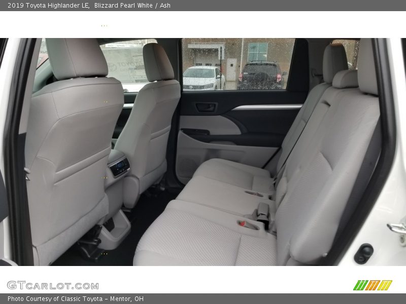 Blizzard Pearl White / Ash 2019 Toyota Highlander LE