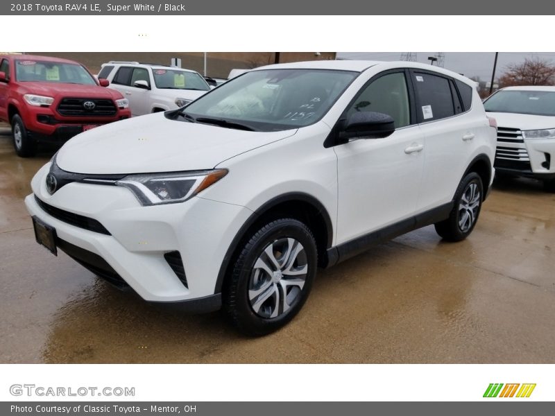 Super White / Black 2018 Toyota RAV4 LE