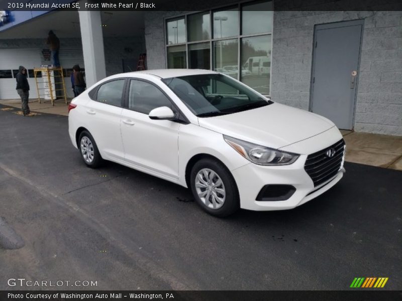 Frost White Pearl / Black 2019 Hyundai Accent SE