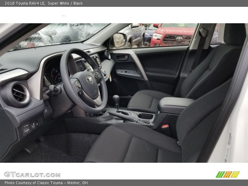 Super White / Black 2018 Toyota RAV4 LE