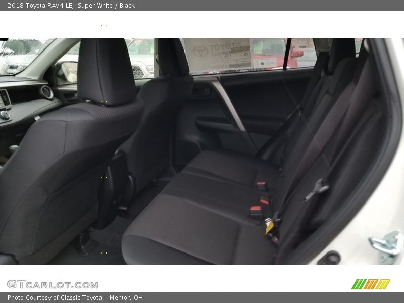 Super White / Black 2018 Toyota RAV4 LE