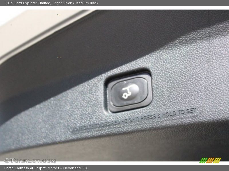 Ingot Silver / Medium Black 2019 Ford Explorer Limited