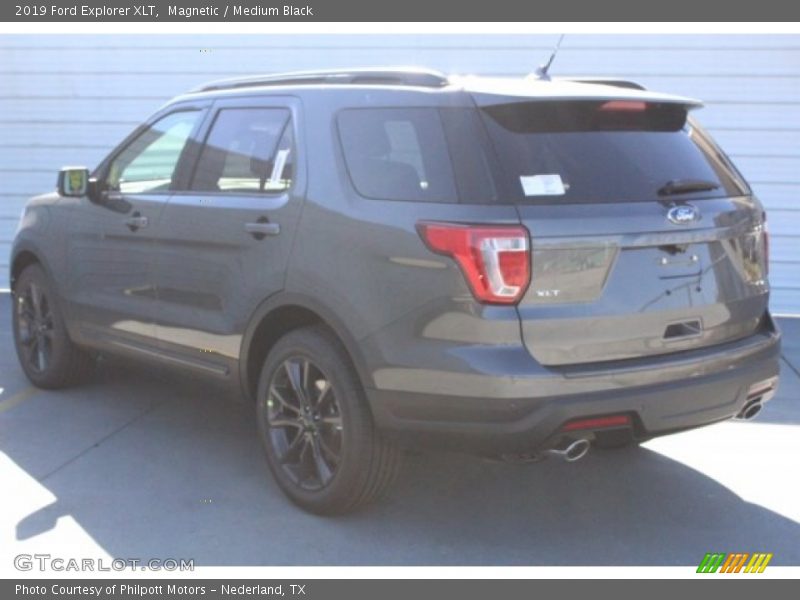 Magnetic / Medium Black 2019 Ford Explorer XLT