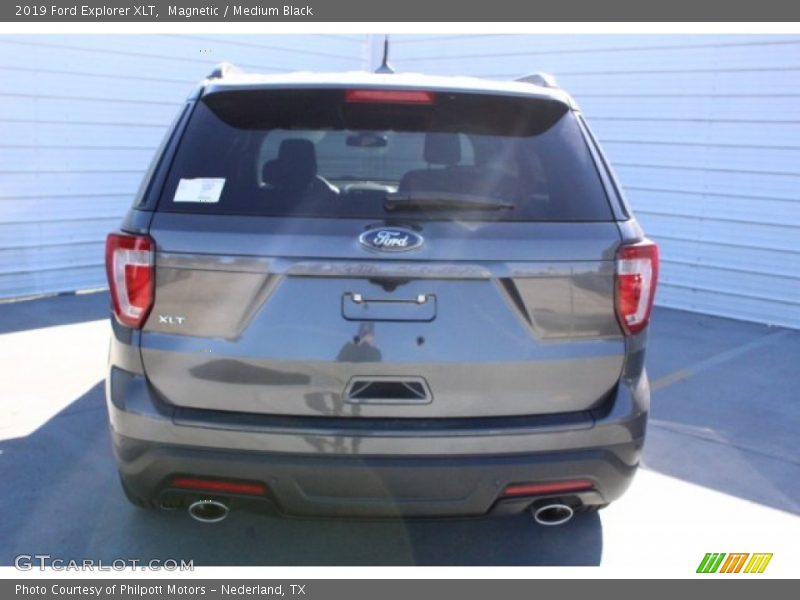 Magnetic / Medium Black 2019 Ford Explorer XLT