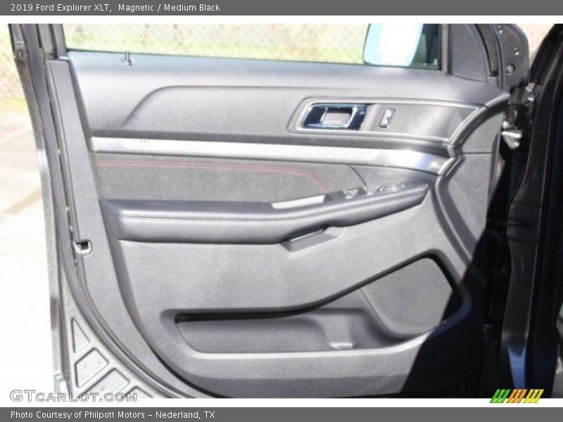 Magnetic / Medium Black 2019 Ford Explorer XLT