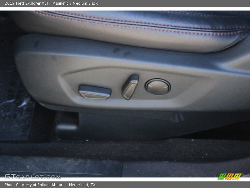 Magnetic / Medium Black 2019 Ford Explorer XLT