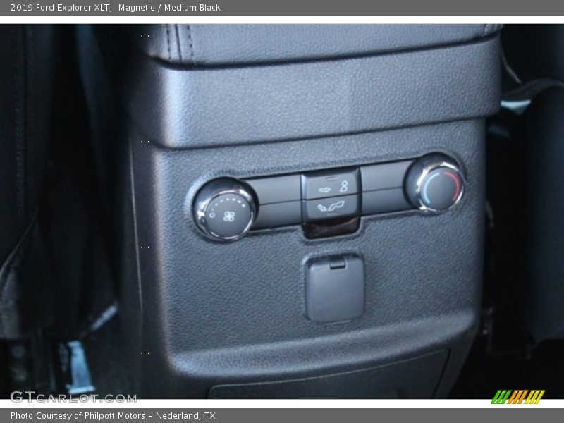 Magnetic / Medium Black 2019 Ford Explorer XLT