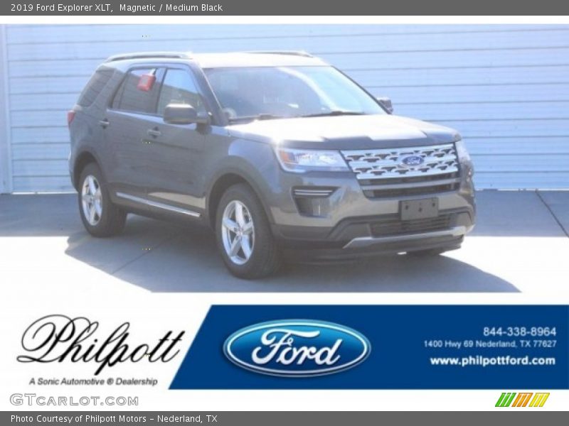 Magnetic / Medium Black 2019 Ford Explorer XLT
